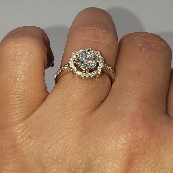 925 Sterling Silver 1cttw GENUINE Moissanite Halo Engagement Ring - Picture 5 of 9